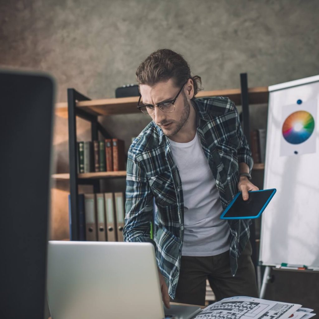 designer working with the laptop and the tablet hxdev6y.jpg